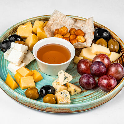 Сырное ассорти в Фёст по цене 520 ₽