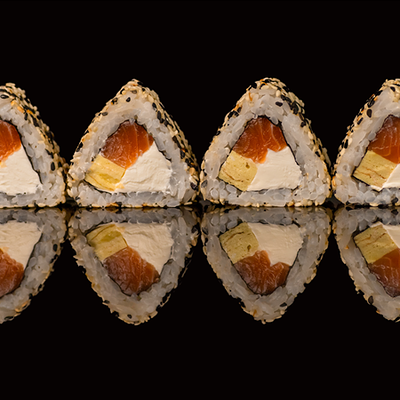 Ролл Аляска с лососем в SUSHIлка по цене 795 ₽