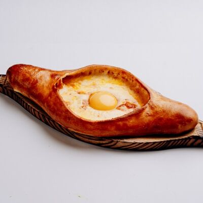 Хачапури по-аджарски в Абу-Даби по цене 588 ₽