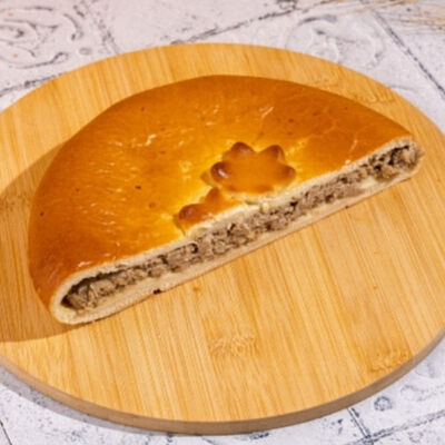 Половина пирога с мясом в Буханка по цене 670 ₽