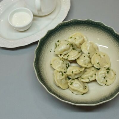 Пельмени домашние с мясом в Мёд и Масло по цене 797 ₽