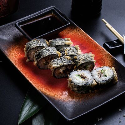 Теплый ролл унаги темпурав Том и ям по цене 970 ₽