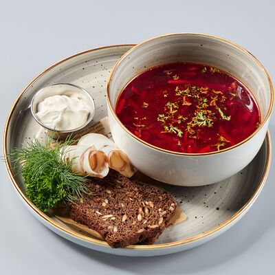 Борщ с ржаным хлебом и соленой грудинкой в Stella Lounge по цене 23 р.