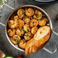 Креветки, жаренные с чесноком в Двор Помидор