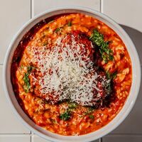 Орзо с митболами в Tio Bistro