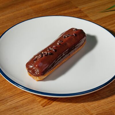 Эклер шоколадный в Cream Soda по цене 290 ₽