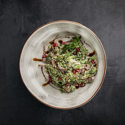 Салат с куриной грудкой и говяжьим языком в Кафе Ореро по цене 455 ₽
