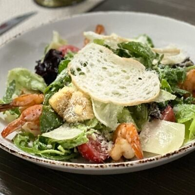 Цезарь с креветками в Маск по цене 890 ₽