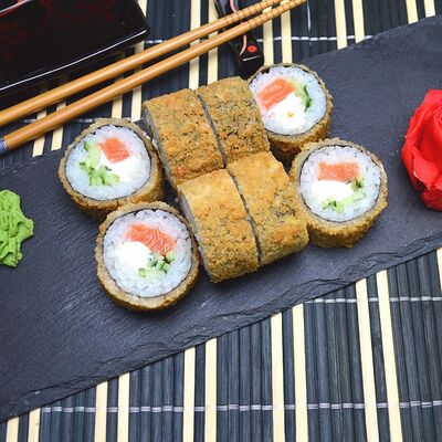 Ролл в темпуре с лососем в 4 Лосося по цене 479