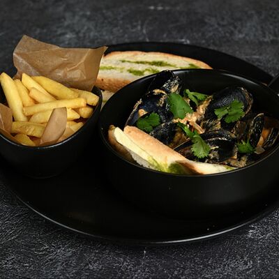 Мидии в соусе том ям в The Square по цене 870 ₽