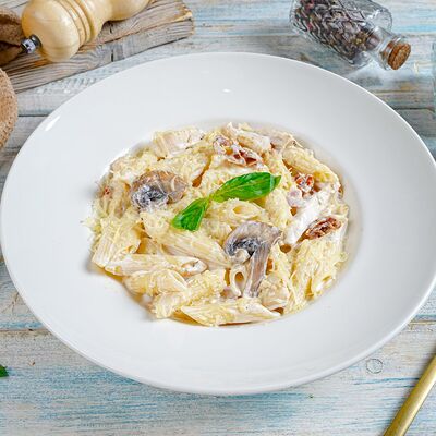 Паста с цыпленком и грибами в Термос по цене 880 ₽