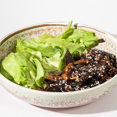 Теплый салат с грибами в Spicy no spicy по цене 450 ₽