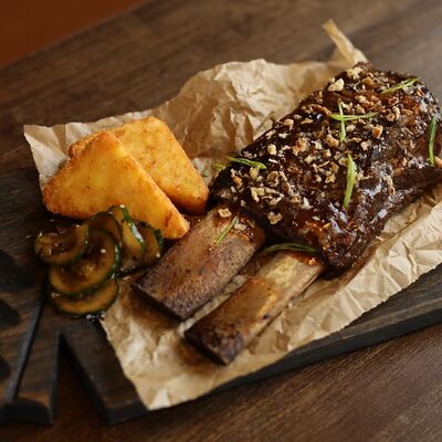 Ребра говяжьи в соусе BBQ в Sterling гастро паб по цене 2400 ₽