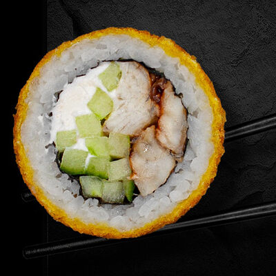 Белый жареный ролл с угрем в Суши Хаб по цене 1325 ₽