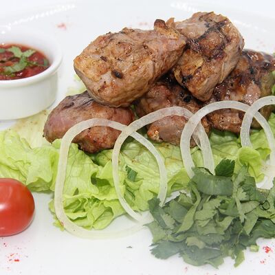 Шашлычок из баранины с соусом сацебели в Роллбери по цене 335