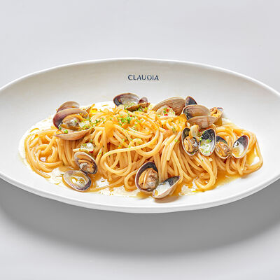 Спагетти вонголе, боттарга в Claudia по цене 1420 ₽