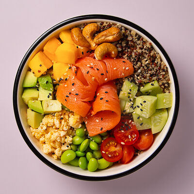 Боул с копчёным лососем в Фуди Люди по цене 689 ₽