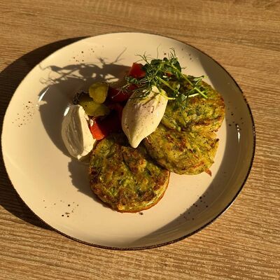 Кабачковые драники с неркой в Омлет станция по цене 620 ₽