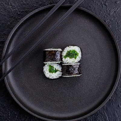 Чука хосомаки в Sushi simple по цене 195 ₽