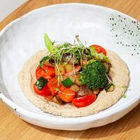 Теплый салат с хумусом и овощами в Делюсь душой