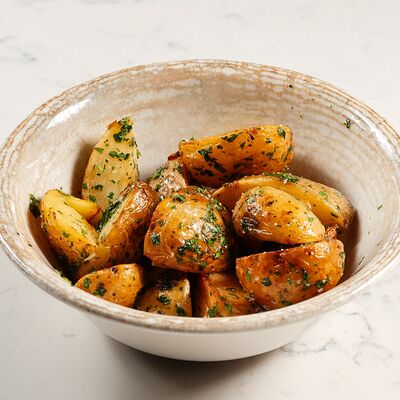 Молодой картофель с травами в Cheeseria по цене 450 ₽