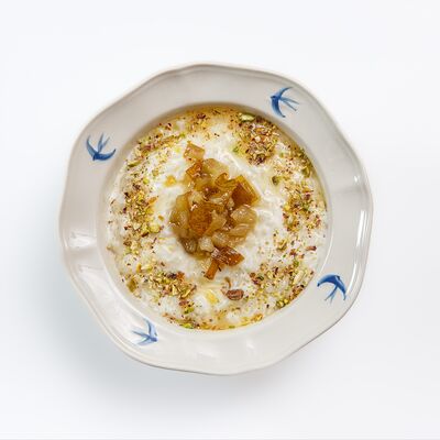 Рисовая каша с грушей и фисташками в White Fox Cafe по цене 615 ₽