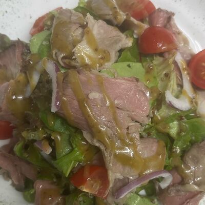 Салат с ростбифом и киноа в The Times Home по цене 1190 ₽