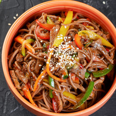 Вок с говядиной (Гречневая Лапша) в Kuksu №1 по цене 519 ₽