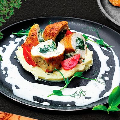 Курица, фаршированная сыром и шпинатом в Mr. Beluga по цене 590 ₽