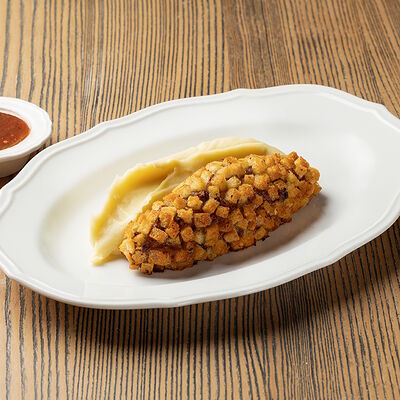 Котлета Пожарского с картофельным пюре и домашней аджикой в Онегин дача по цене 1190 ₽