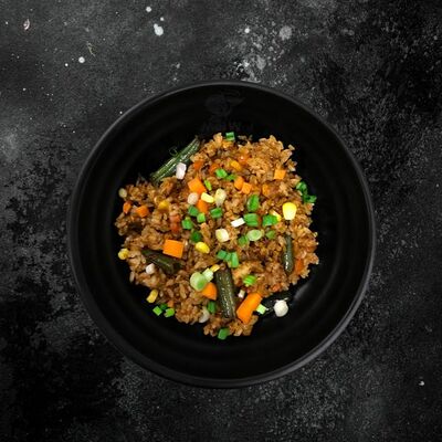 Жареный рис с овощами и яйцом в MeiWei китайское корейское кафе по цене 499 ₽