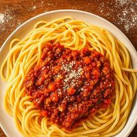 Паста с соусом Болоньезе в Венский хлеб