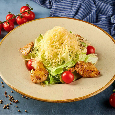 Цезарь с курицей в Чайхана Фаррух по цене 540 ₽