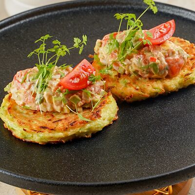 Драники из цукини с лососемв Кофеварня по цене 679 ₽