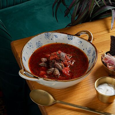 Пряный борщ с томлёной говядиной в Гастробар Библиотека по цене 450 ₽