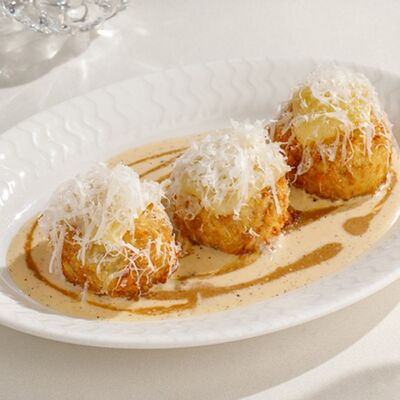 Крокеты из утки с раклетом в Cristal по цене 950 ₽