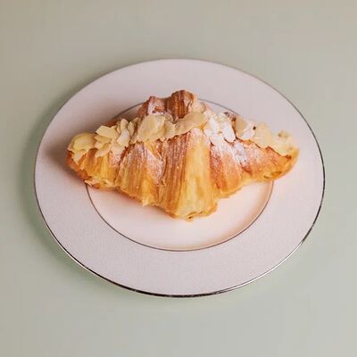 Круассан миндальный в NIQA Patisserie & Cafe по цене 440 ₽