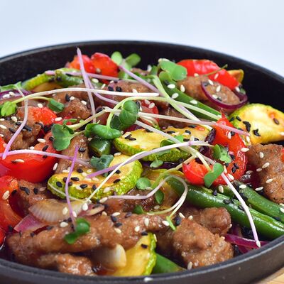 Говядина с овощами в кисло-сладком соусев Самое популярное кафе по цене 1020