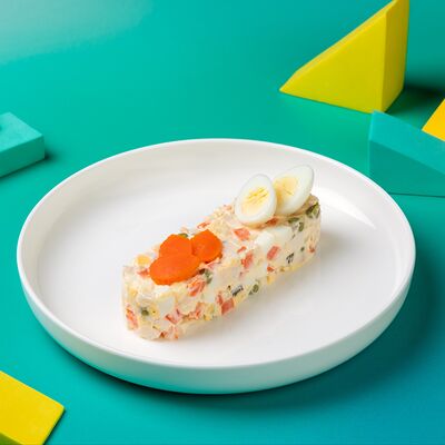 Оливье с цыпленком и перепелиным яйцом в VASILCHUKI Chaihona №1 по цене 350 ₽
