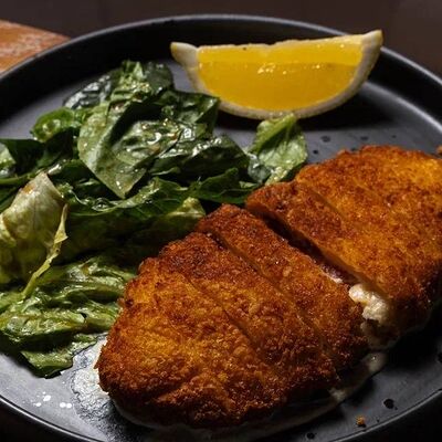 Куриный шницельв Дружба по цене 850 ₽