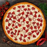 Пицца Сервелат с луком в Gi Gi Pizza