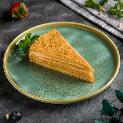 Медовик в Авокадо по цене 665 ₽