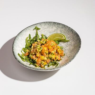 Тартар из лосося в La Torre по цене 980 ₽