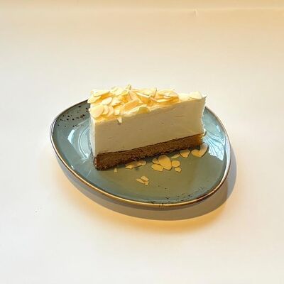 Чизкейк c миндалем в Room-cafe по цене 510 ₽