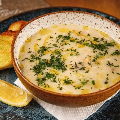 Котосупа Авголемоно куриный суп с рисом и соусом авголемоно в Греческая таверна Порто Миконос по цене 490 ₽