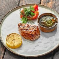 Стейк из тунца на гриле с маринованными томатами и зеленью в Про печь