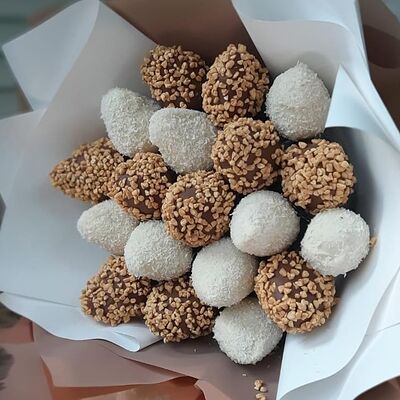 Букет из 19 клубник в шоколадев Buketonline - Съедобные букеты и клубника в шоколаде по цене 3630 ₽