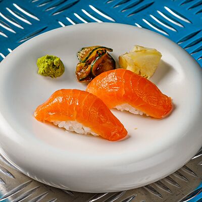 Суши с лососем в Skybar по цене 380 ₽