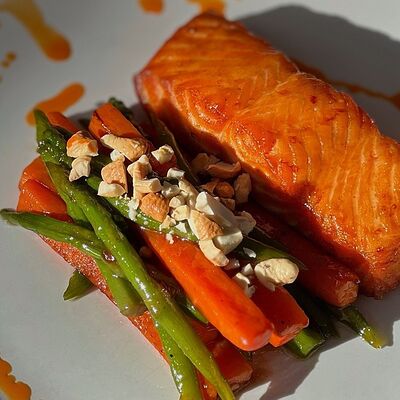 Стейк из лосося в Zanoza Open Bar по цене 1520 ₽