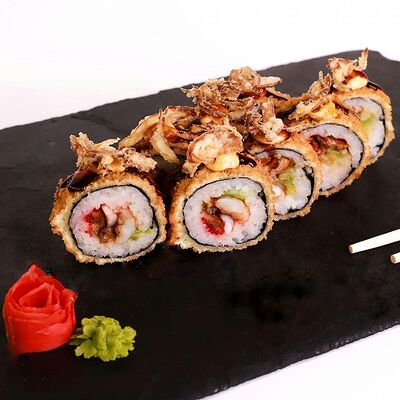 Зимний горячий ролл в Sushi Kiosk по цене 760 ₽
